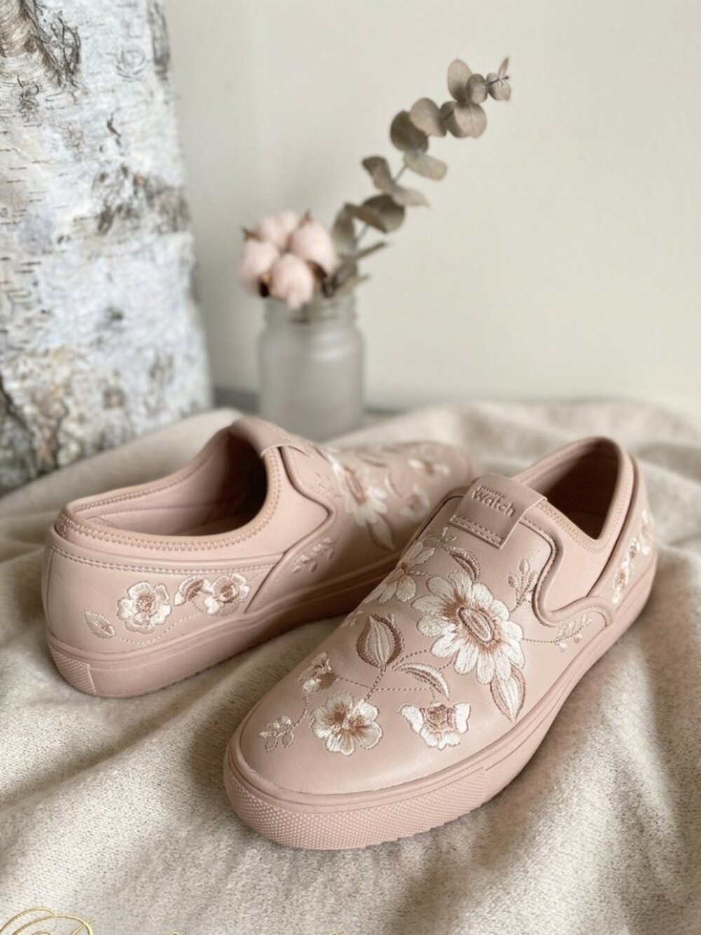 Mark Nason Razor Cup Day C Leather Pink Floral Embroidered Slip On Sneakers Sz 8